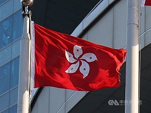 地鐵站外持花喊口號　香港3人涉煽動罪被捕
