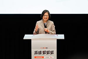 蔡英文妙喻掀話題！陳其邁是「亡命之徒」、賴瑞隆成「賣命之徒」