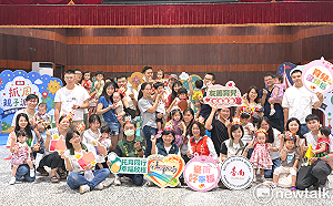 寶寶抓周萌翻新營  「童伴台南」近400親子同樂  友善托育助攻家長育兒
