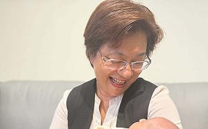 王惠美突曝「升格當阿嬤」喜訊　臉書曬家中新成員喊話：做對彰化有利的事