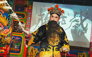 (影)化身歌仔戲演員力挺傳藝     賴瑞隆首推「文化高雄．世界舞台」 