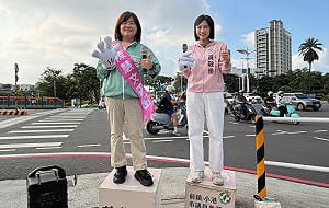 登記參選後首個上班日    黃敬雅、陳慧文媽祖港橋合體站路口  