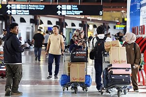 印尼7機場因火山灰持續關閉　約34.1萬旅客受影響