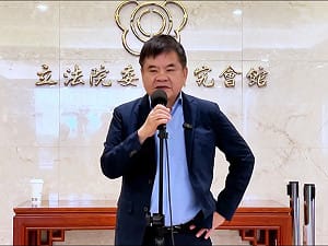 卓揆嘆不副署法案如《少林足球》守門員  莊瑞雄嗆在野：那些喊倒閣沒一個敢！