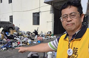農16特區精華地段出現垃圾堆    薛兆基質疑高市府公權力睡著了？ 