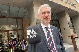 促成穿山甲借殖與姐妹市　前布拉格市長賀瑞普：台灣比中國更可靠