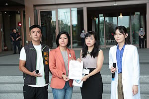 李柏毅急診風波恐涉醫療法新規  台灣前進赴北市衛生局遞檢舉   