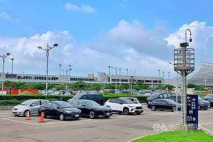 桃機P2停車亂象引熱議　機場公司要求業者加強引導管理
