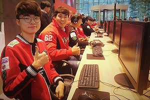 《英雄聯盟》愛心不落人後！SKT拍賣滑鼠做公益