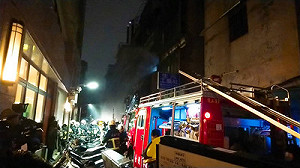 萬華康定路今晚火警1人嗆傷  疑因變電箱爆炸起火