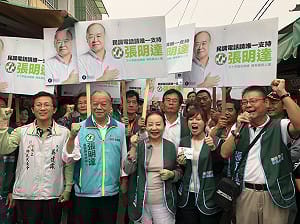 張花冠陪張明達掃街  翁章梁公佈CF  太陽後裔之戰開打