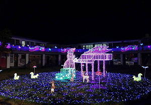 屏東聖誕閃亮登場 百年公園搭配時尚元素