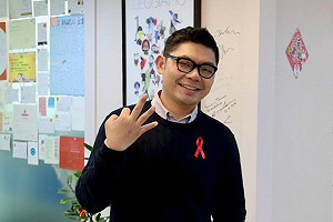 響應世界愛滋日 他們都別上紅絲帶