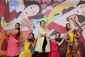 「抱誠守真．花young嘉義」 台灣燈會義賣畫展正式開展