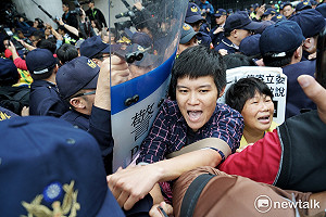 抗議勞基法惡修  工鬥 : 民進黨硬幹、血汗治國！