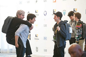 《鬥陣特攻》洛杉磯鬥士感情好! 教練背Surefour滿場跑