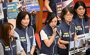 政獻只退龍海不退陳秋白？   藍營齊轟賴瑞隆變相幫吸金集團背書