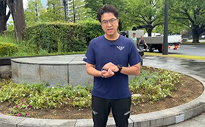 赴東京走訪運動驛站 沈伯洋穿防彈背心跑起來：被中國通緝要注意安全