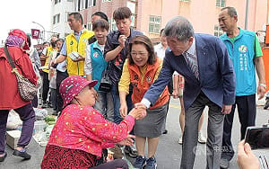 澎縣長選戰加溫  陳時中跨海陪同吳淑瑾掃街拜票