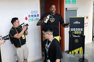 「魔獸」霍華德返台感動落淚 笑言吃到最愛雞屁股