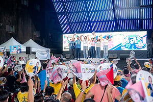 廟口開講邀藍營新世代女戰神     柯志恩提改造中央公園重振新堀江商圈  