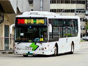 台中公車乘客亮刀引恐慌！司機直衝派出所免衝突 警依法送辦