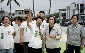 開箱陳亭妃競總驚呼「沒看過這麼有設計感」！　蔡英文：相信她是台南下一任市長