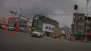 彰化救護車鳴笛閃燈仍受阻！6汽機車我行我素通行 警：最重吊銷牌照