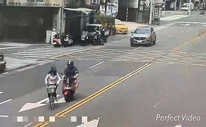 美籍藝人柯龍遇三寶「鬼切」摔車！妻子怒開嗆：報應是真實存在