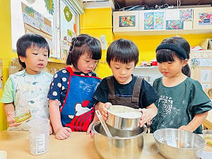 午餐變食育課 台中幼兒園引導孩子對照餐盤 學會自己挑著吃