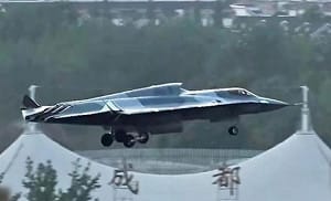 中國六代機裝雷射武器! 第三引擎專供電 380公斤吊艙 0.3秒燒穿彈頭導引彈
