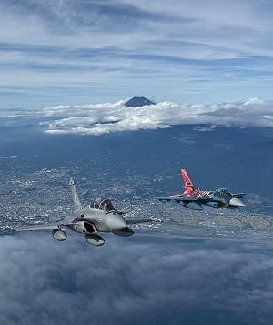 富士山同框4飆風F4戰機! 日、法聯合空訓 劍指印太後勤操作與太空防衛 