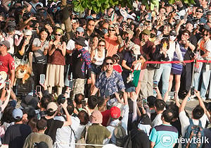 「洋流」湧進高雄！沈伯洋、賴瑞隆玩SUP互虧想撞下水 首玩獲90分評分
