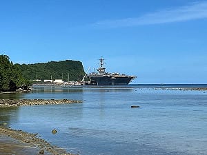 部署達302天！「林肯號」航艦駛入關島  九個月來首度踏上美國土地