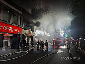 新北三重燒肉店晚間火警　9人獲救送醫治療