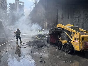桃園龍潭1處資源回收場火警　濃煙蔽日幸無傷亡