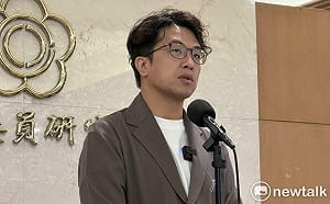 蔣萬安吃鬍鬚張遭批不甩市政 沈伯洋：應維護商家挺政治人物的自由