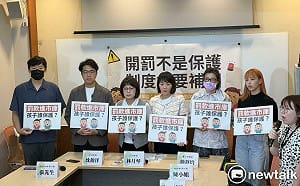 3所幼兒園受虐兒家長齊轟北市府：蔣萬安要我們喝牛奶就沒事了嗎