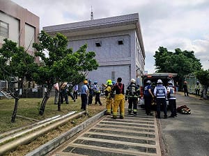 高雄南部電廠1人摔落鹽酸槽灼傷　10人救援嗆傷送醫