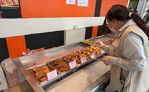 自助餐便當內驚現菸蒂！氣炸PO文批店家態度消極 台南衛生局出手了