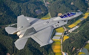 25年磨一劍！韓國「紫鷹」正式入列  首架自製量產KF-21交付