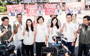 蘇巧慧攜4位議員候選人掃市場  宣傳10/9新莊競總成立