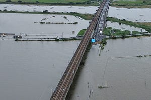 「杜鵑」重創日本關東  千葉縣土砂崩塌堤防決潰、已知6死2失蹤