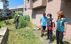 雜草長太茂盛怕登革熱 蔡怡萱協調火速除草護環境