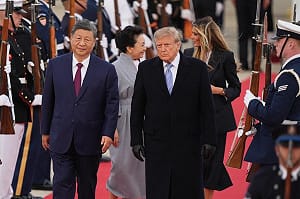 川普打破11年慣例親迎習近平　美延長貿易休兵