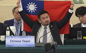 網友秒戳破「洪申翰APEC舉國旗」是AI假照片 梁文傑：是要幹嘛?