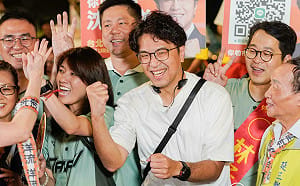 沈伯洋週日合體台中新陀螺連線　PK戰鬥陀螺力拚議員全壘打