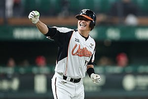 陳鏞基陽春砲續留紀錄　中職史上第3年長開轟球員