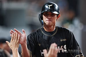 陳文杰4安啟動雄鷹勝利攻勢　洪總點出打線卡彈毛病
