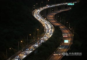 中秋連假第2天午後國道6路段易塞　國5北向恐塞到深夜